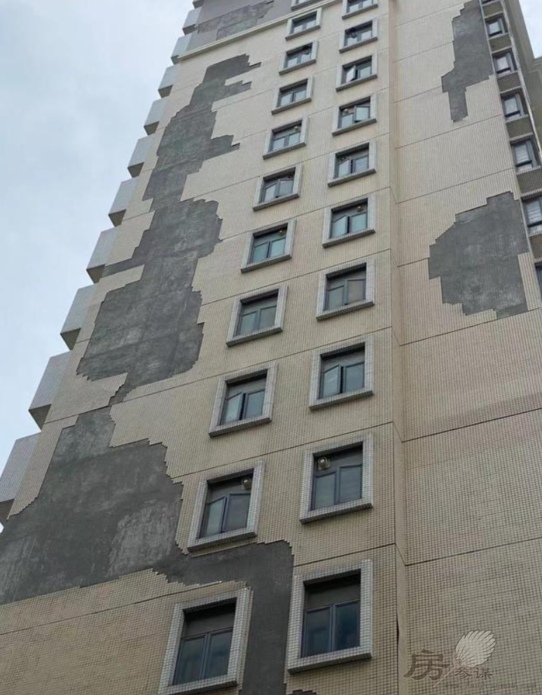 [沈阳验房]小区楼栋外墙皮脱落造成损害，该由谁担责？